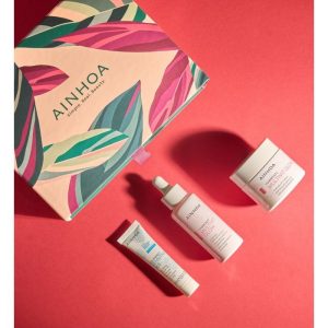 Pack regalo de Navidad AINHOA BOTANICAL Multivit Glow con crema multivitaminas 50 ml, sérum multivitaminas 50 ml y gel micelar Sensitive 365 15 ml.